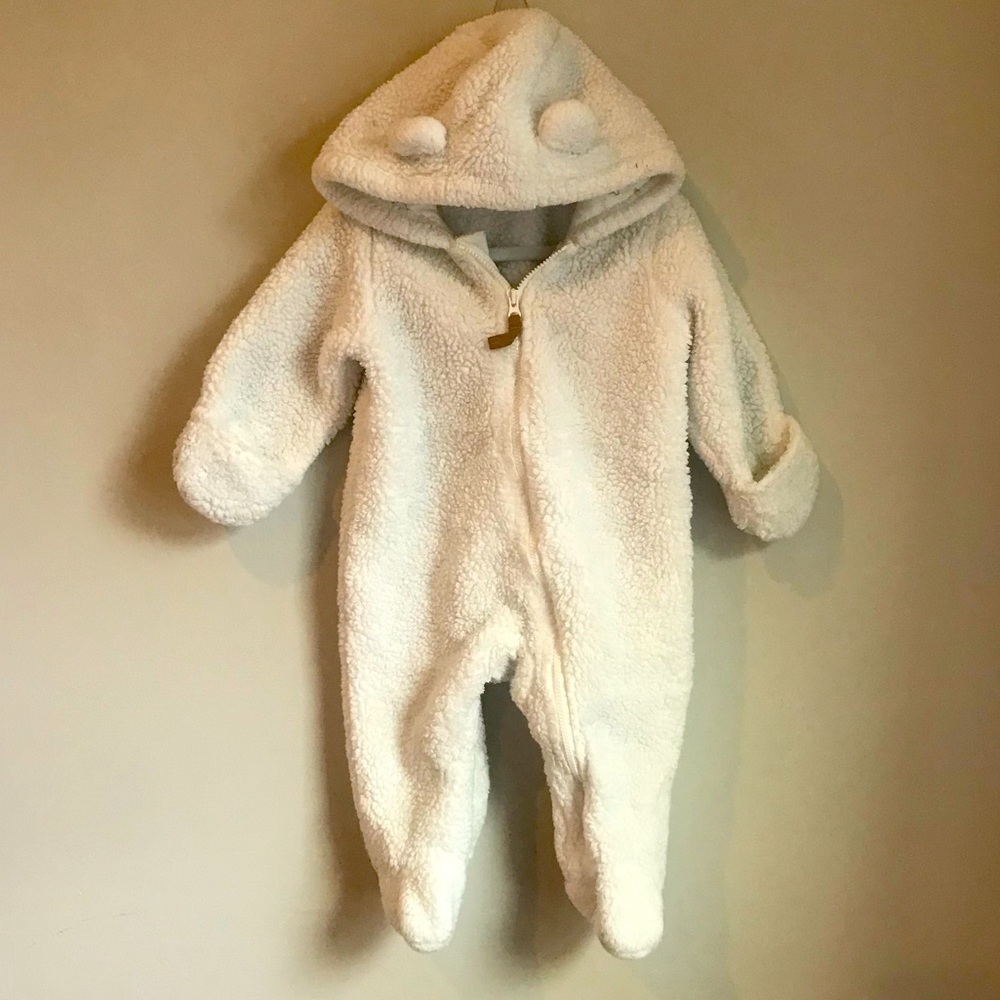 Carter’s white fleece, bear hooded zip up bunting 6 month
